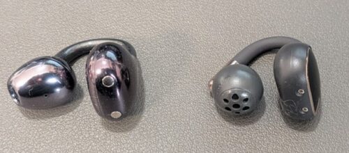 底面から見た図 : 左(UGREEN ClipBudsPro) 右(SOUNDPEATS Clip1)