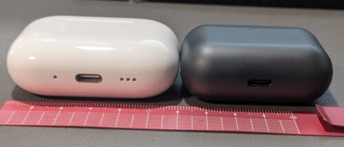 ケース比較 厚み:左(AirPodsPro3)、 右(ZE500)