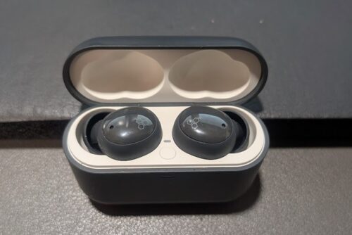 ケースの蓋を開けた様子