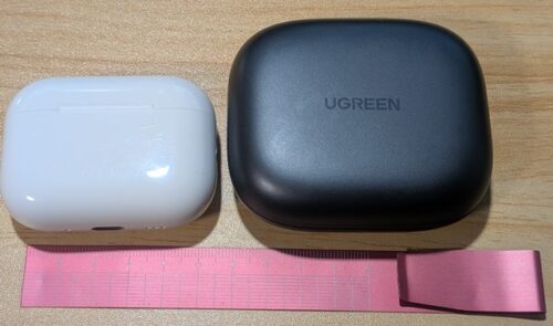 ケースサイズ比較 面積 : 左(AirPodsPro3),、右(UGREEN FitBuds)