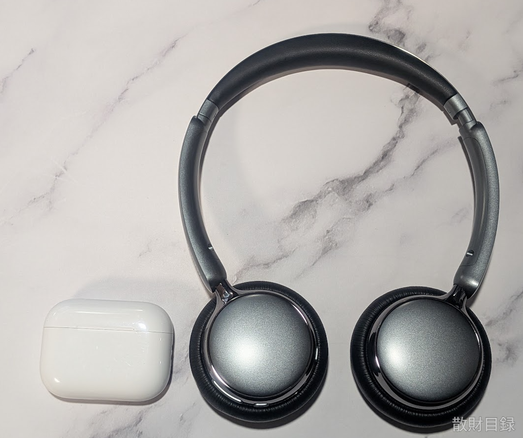 UGREEN Studio Plus 正面 耳当て部分が回転する様子